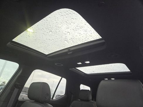 Certified 2023 Chevrolet Traverse RS image 3
