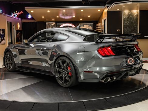 Used 2022 Ford Mustang Shelby GT500 w/ Carbon Fiber Track Pack RWD image 15
