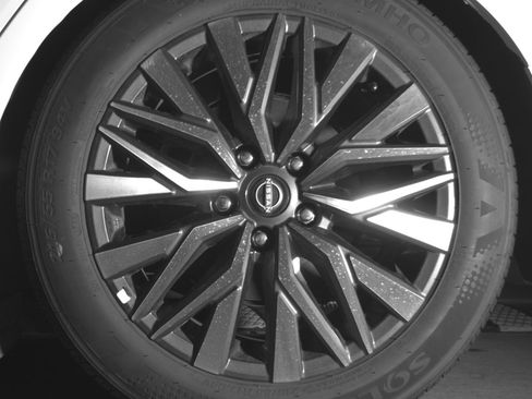 Used 2025 Nissan Altima 2.5 SV FWD image 14