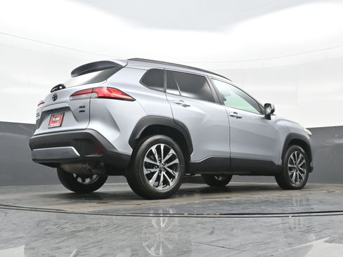 Used 2022 Toyota Corolla Cross XLE image 33