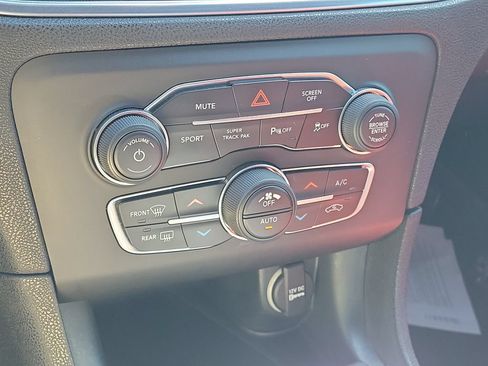 Used 2018 Dodge Charger R/T Scat Pack w/ Dynamics Package RWD image 29