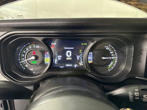 Used 2024 Jeep Wrangler Unlimited image 17