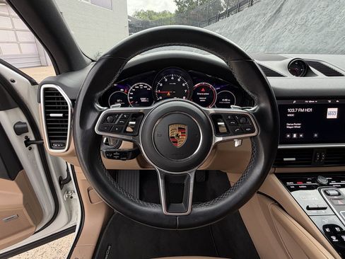 Used 2021 Porsche Cayenne AWD/4WD image 16