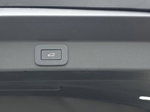 New 2026 Land Rover Range Rover Sport SE AWD/4WD image 13