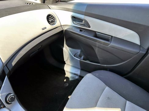 Used 2013 Chevrolet Cruze LS image 24