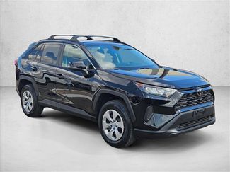 Used 2021 Toyota RAV4 LE AWD/4WD video 3