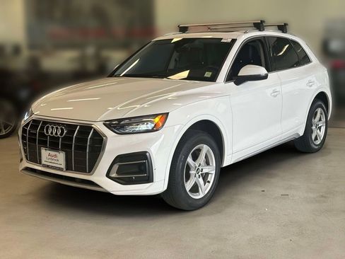 Used 2023 Audi Q5 2.0T Premium w/ Convenience Package AWD/4WD image 3