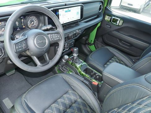 New 2025 Jeep Gladiator Sport w/ Premium Package image 17