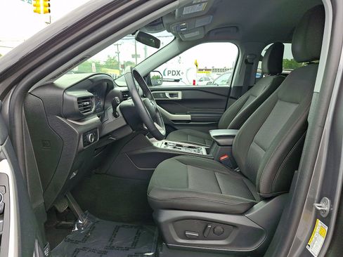 Used 2023 Ford Explorer XLT AWD/4WD image 12