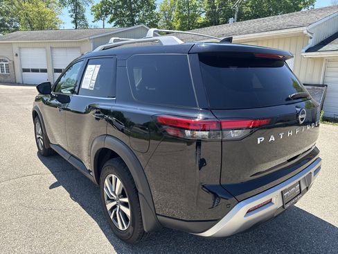Used 2023 Nissan Pathfinder SL AWD/4WD image 8