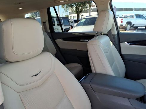 Used 2020 Cadillac XT6 Premium Luxury image 12