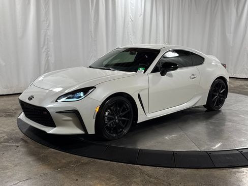 Used 2025 Toyota GR86 Premium w/ ALL Weather Mat Package (TMS) RWD image 1