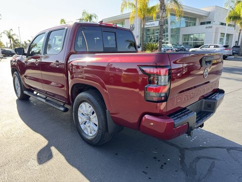 Used 2022 Nissan Frontier SV w/ Technology Package image 8