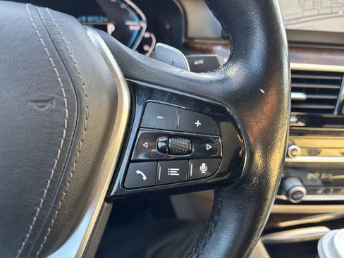 Used 2020 BMW 530e xDrive w/ Premium Package image 17