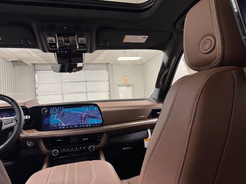 New 2026 Chevrolet Suburban High Country AWD/4WD image 25