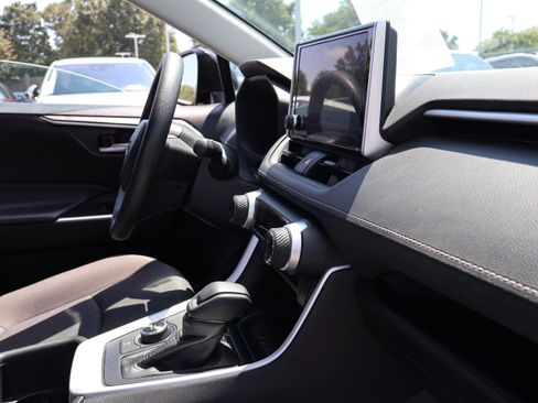 Used 2025 Toyota RAV4 XLE AWD/4WD image 10