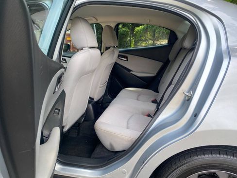 Used 2019 Toyota Yaris LE FWD image 38