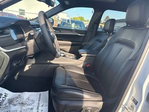 Used 2025 Jeep Grand Cherokee Limited AWD/4WD image 18