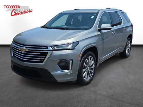 Used 2023 Chevrolet Traverse Premier FWD image 1