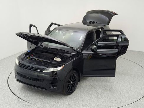 New 2025 Land Rover Range Rover Sport SE image 15