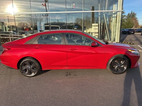 Certified 2021 Hyundai Elantra SEL w/ Convenience Package image 4