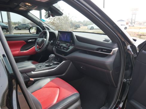 Used 2023 Toyota Highlander XSE image 14