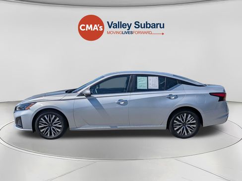 Used 2023 Nissan Altima 2.5 SV FWD image 2