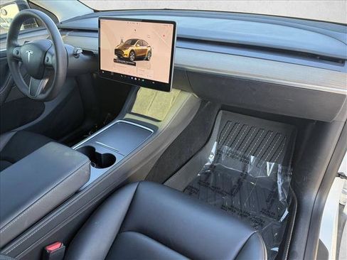 Used 2023 Tesla Model Y Long Range image 13