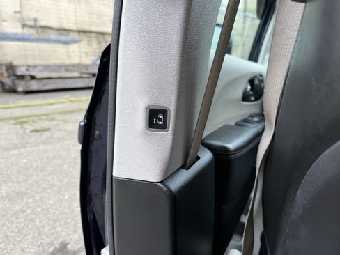 Used 2017 Chrysler Pacifica Limited w/ Tire & Wheel Group image 59