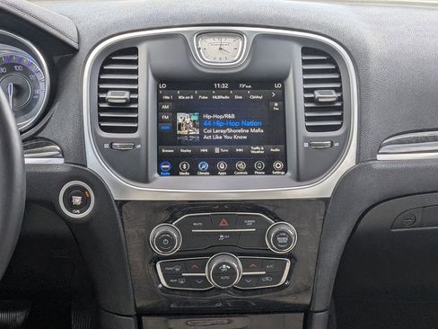 Used 2019 Chrysler 300 Limited image 18