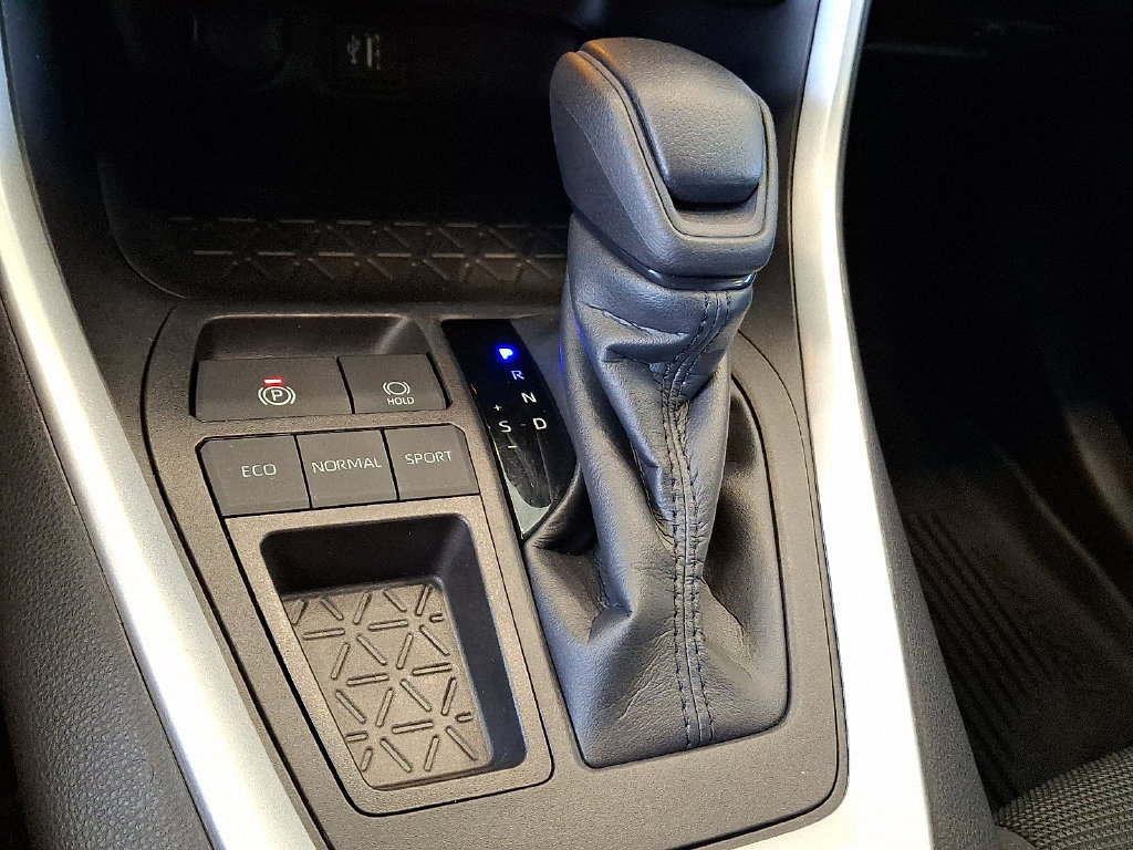 Used 2023 Toyota RAV4 LE FWD image 17
