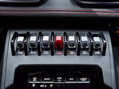 Used 2020 Lamborghini Huracan EVO image 66