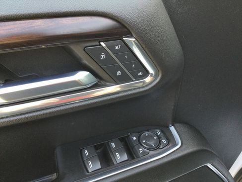 Used 2024 GMC Sierra 1500 SLT w/ X31 Off-Road Package image 9