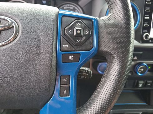 Used 2020 Toyota Tacoma TRD Off-Road AWD/4WD image 22