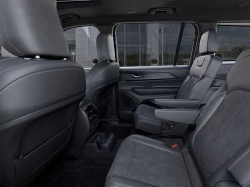 New 2025 Jeep Grand Cherokee L Altitude image 32