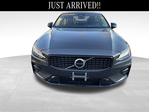 Used 2023 Volvo S60 B5 Core w/ Climate Package image 2
