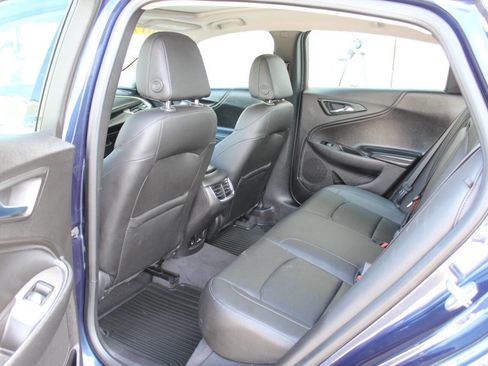 Used 2017 Chevrolet Malibu LT w/ Leather Package image 9