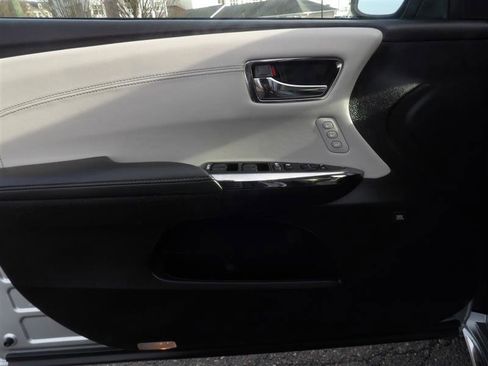 Used 2016 Toyota Avalon Limited image 26