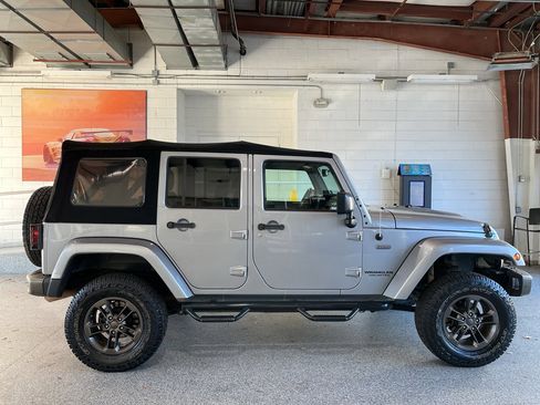 Used 2016 Jeep Wrangler Unlimited Sahara image 11
