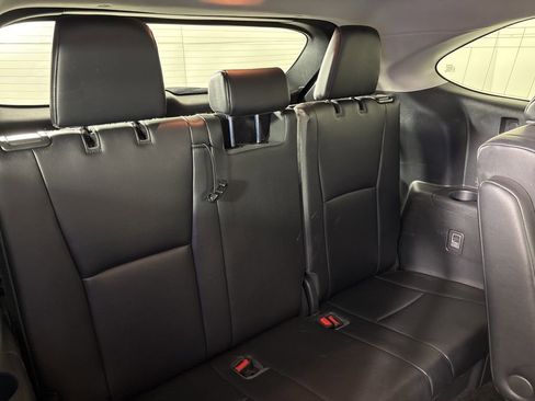 Used 2023 Toyota Highlander XLE AWD/4WD image 19