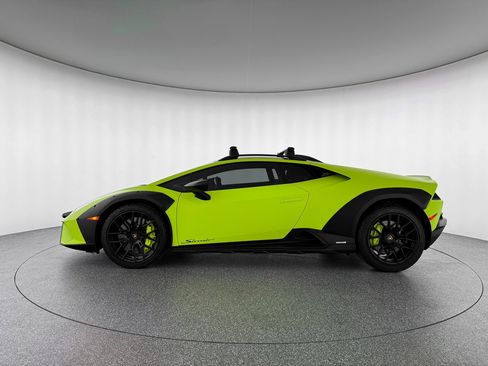 Used 2023 Lamborghini Huracan Sterrato image 2