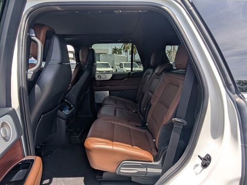 Used 2023 Lincoln Navigator Reserve AWD/4WD image 11