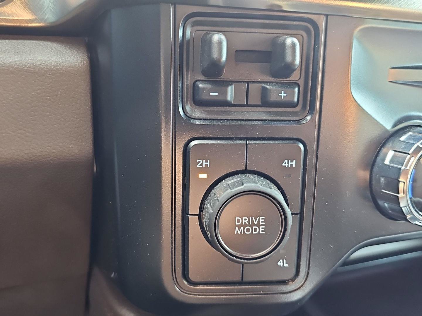Used 2025 Ford F350 4x4 Crew Cab DRW Super Duty image 22