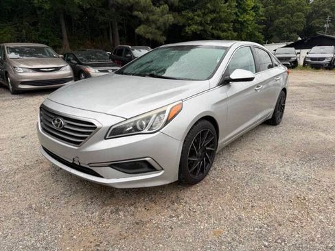 Used 2016 Hyundai Sonata SE FWD image 2