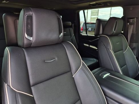 Used 2021 Cadillac Escalade ESV Sport w/ Driver Assist Tech Package AWD/4WD image 16