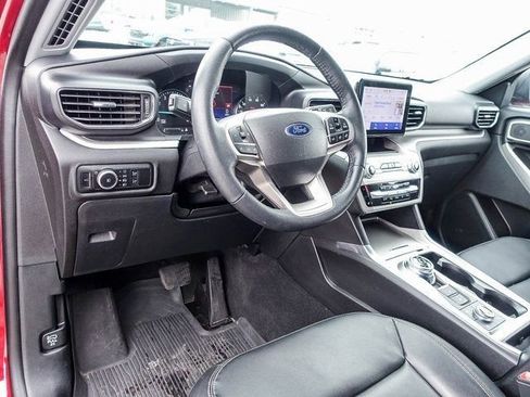Used 2023 Ford Explorer XLT w/ Equipment Group 202A AWD/4WD image 2