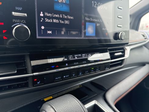 Used 2023 Toyota Sienna XSE w/ XSE Plus Package image 20