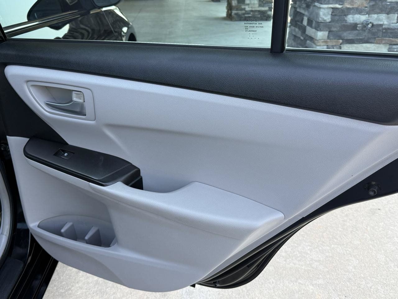 Used 2017 Toyota Camry LE FWD image 16