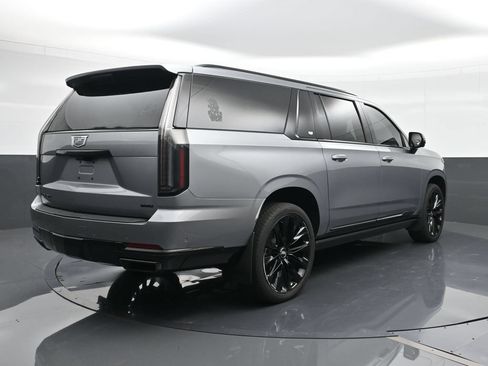 Used 2025 Cadillac Escalade ESV Sport Platinum w/ LPO, ONYX Package AWD/4WD image 5
