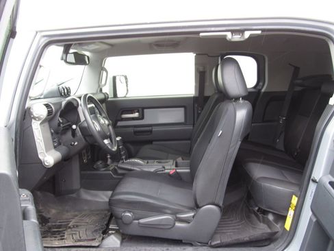 Used 2014 Toyota FJ Cruiser 4WD w/ Upgrade Package image 8